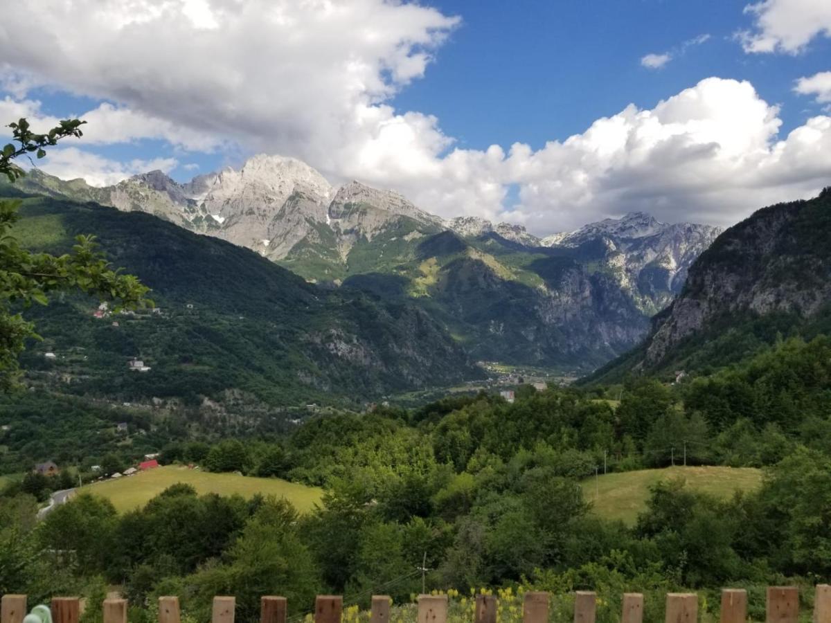 Bujtina Carku Hotel Theth Kültér fotó