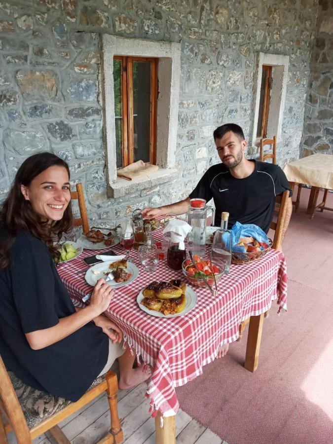 Bujtina Carku Hotel Theth Kültér fotó
