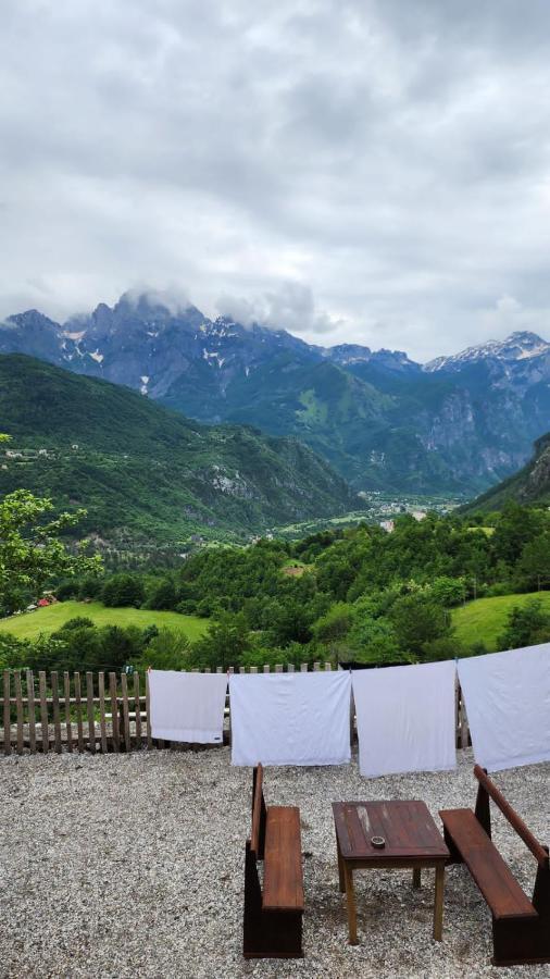 Bujtina Carku Hotel Theth Kültér fotó