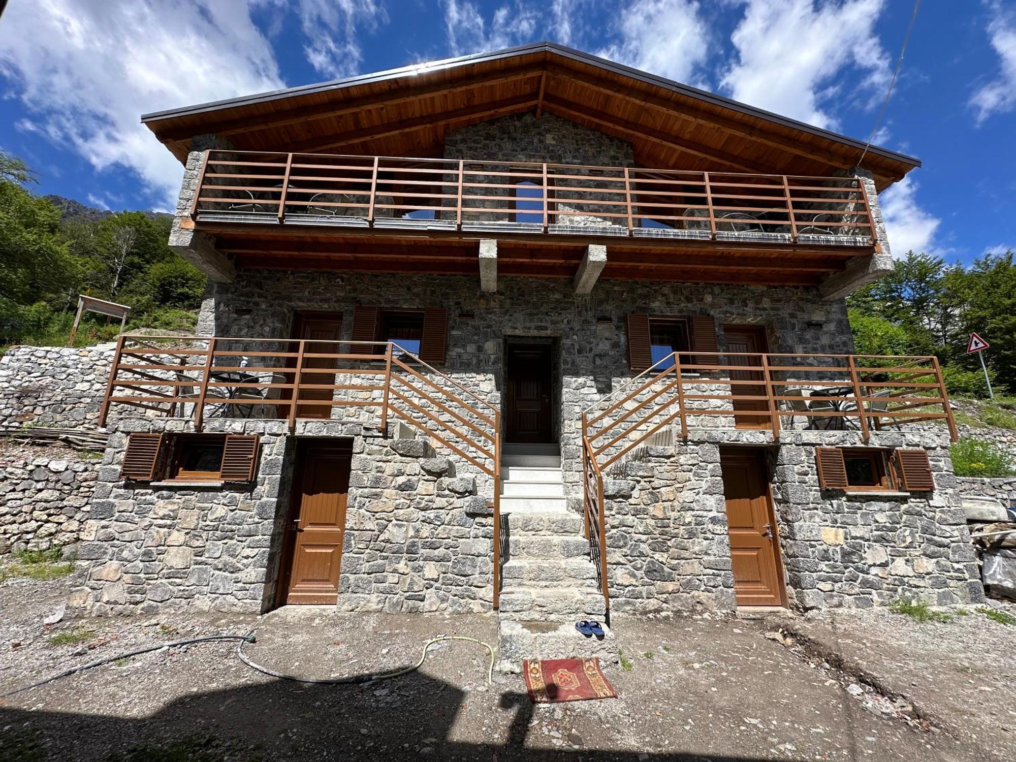 Bujtina Carku Hotel Theth Kültér fotó