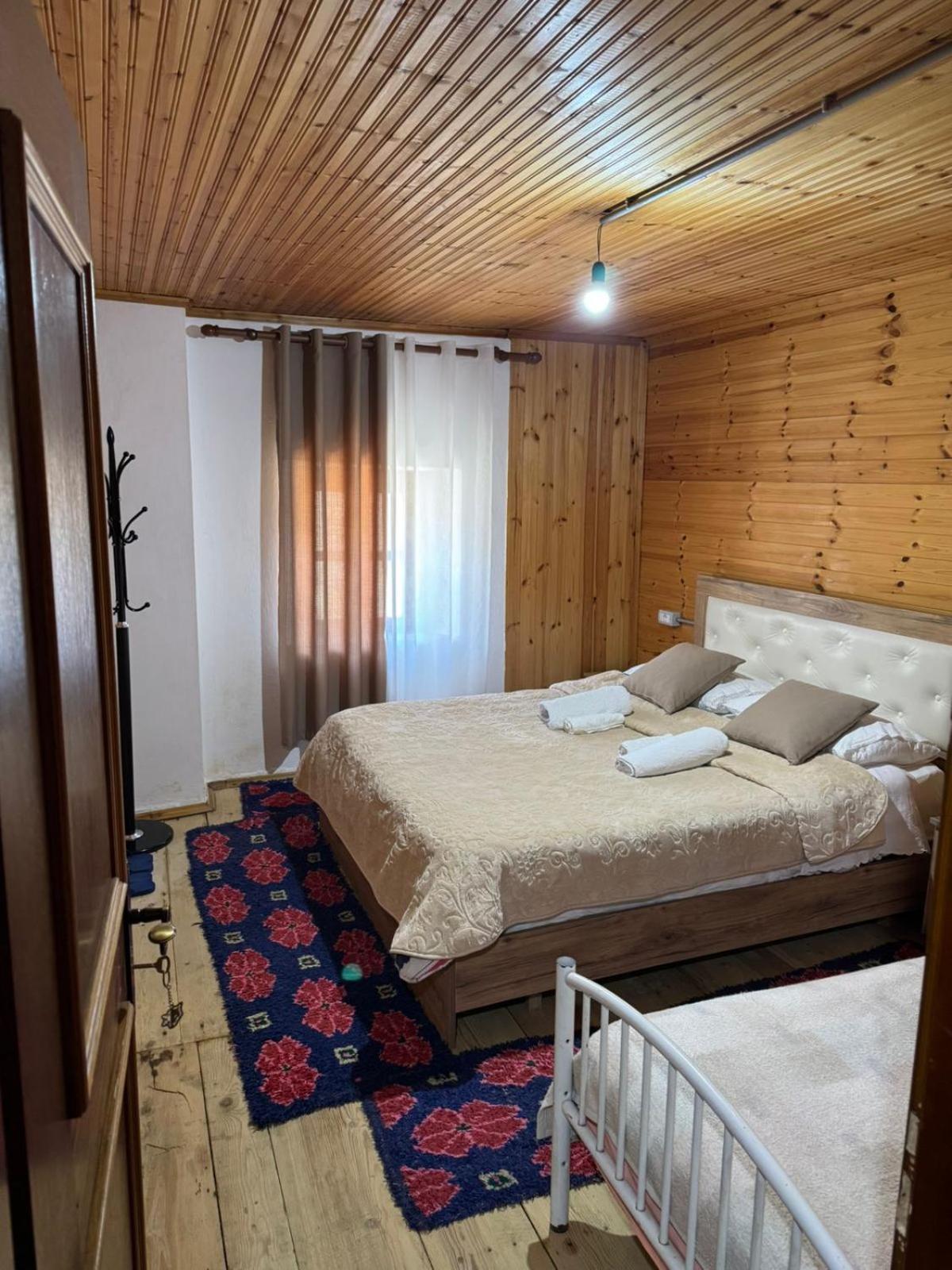 Bujtina Carku Hotel Theth Kültér fotó