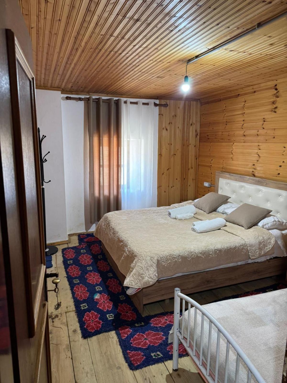 Bujtina Carku Hotel Theth Kültér fotó